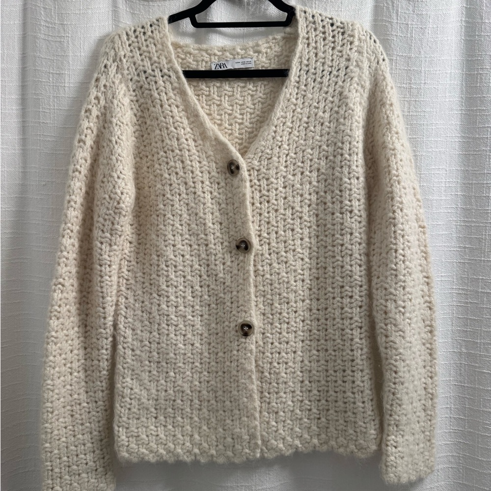 Zara Cream Chunky V-Neck Button Cardigan